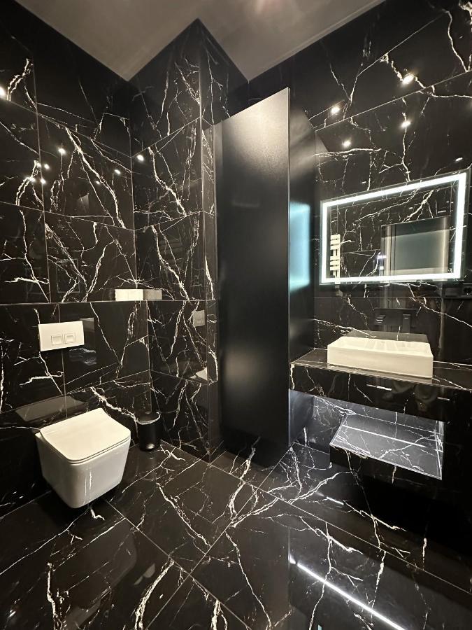 V21 Luxury * Budapest
