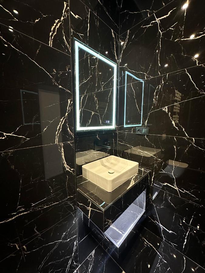 V21 Luxury *