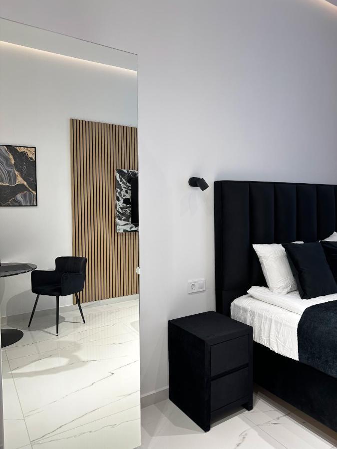 V21 Luxury