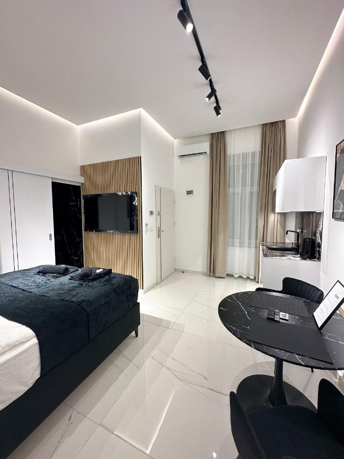 V21 Luxury Apartment