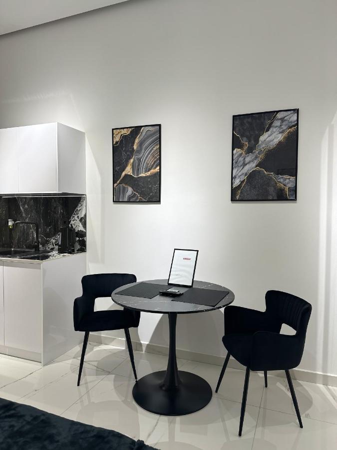 V21 Luxury Apartment