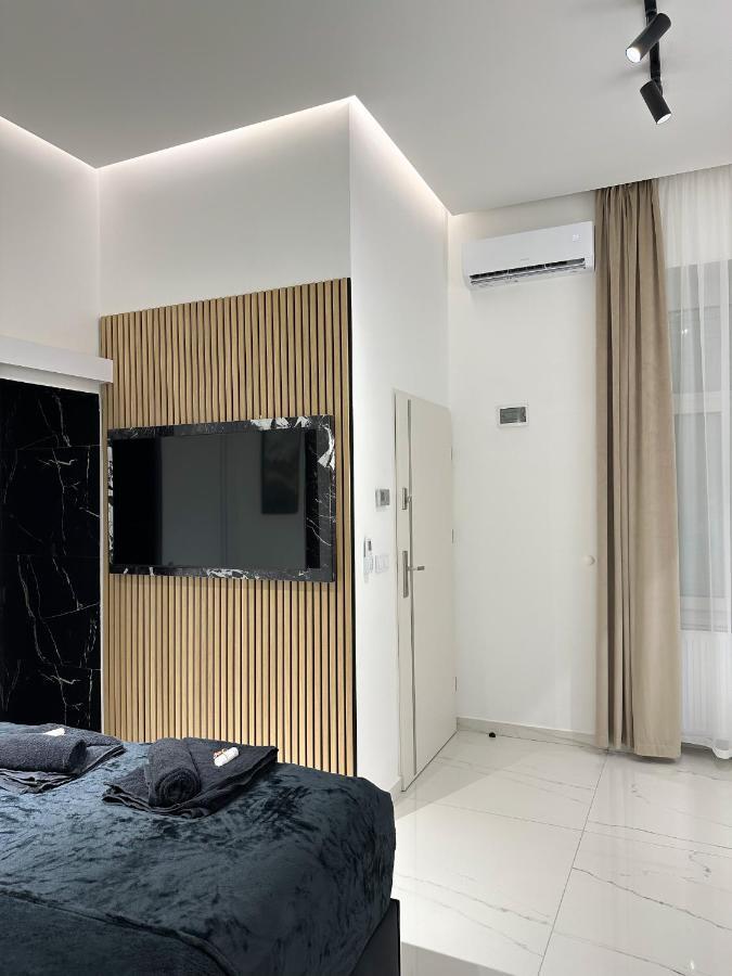 V21 Luxury * Budapešť